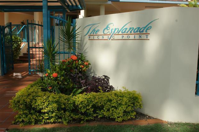 The Esplanade Riverview Holiday Apartments 마루치도르 외부 사진